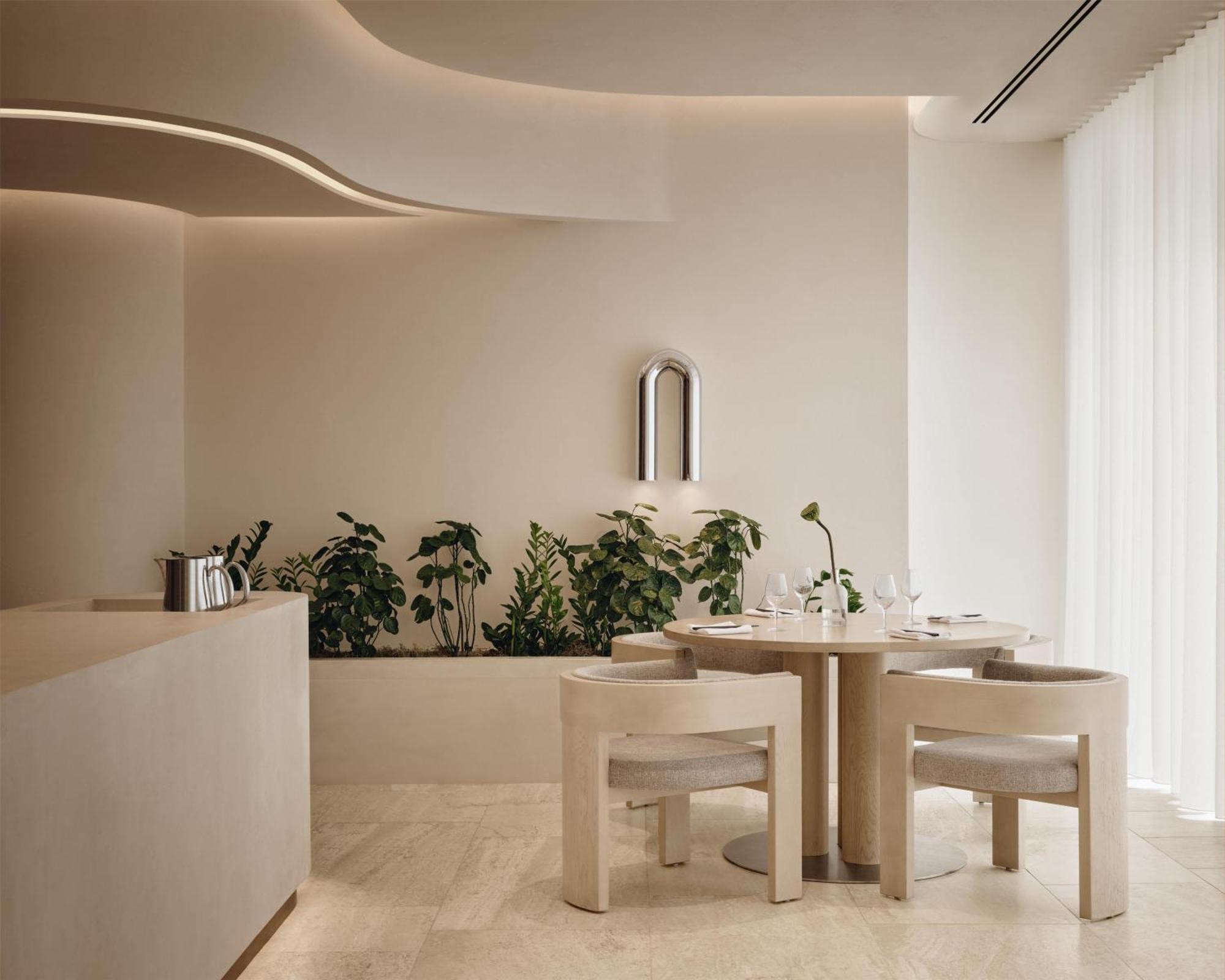 Vogue Hotel Montreal Downtown, Curio Collection By Hilton, Montreal