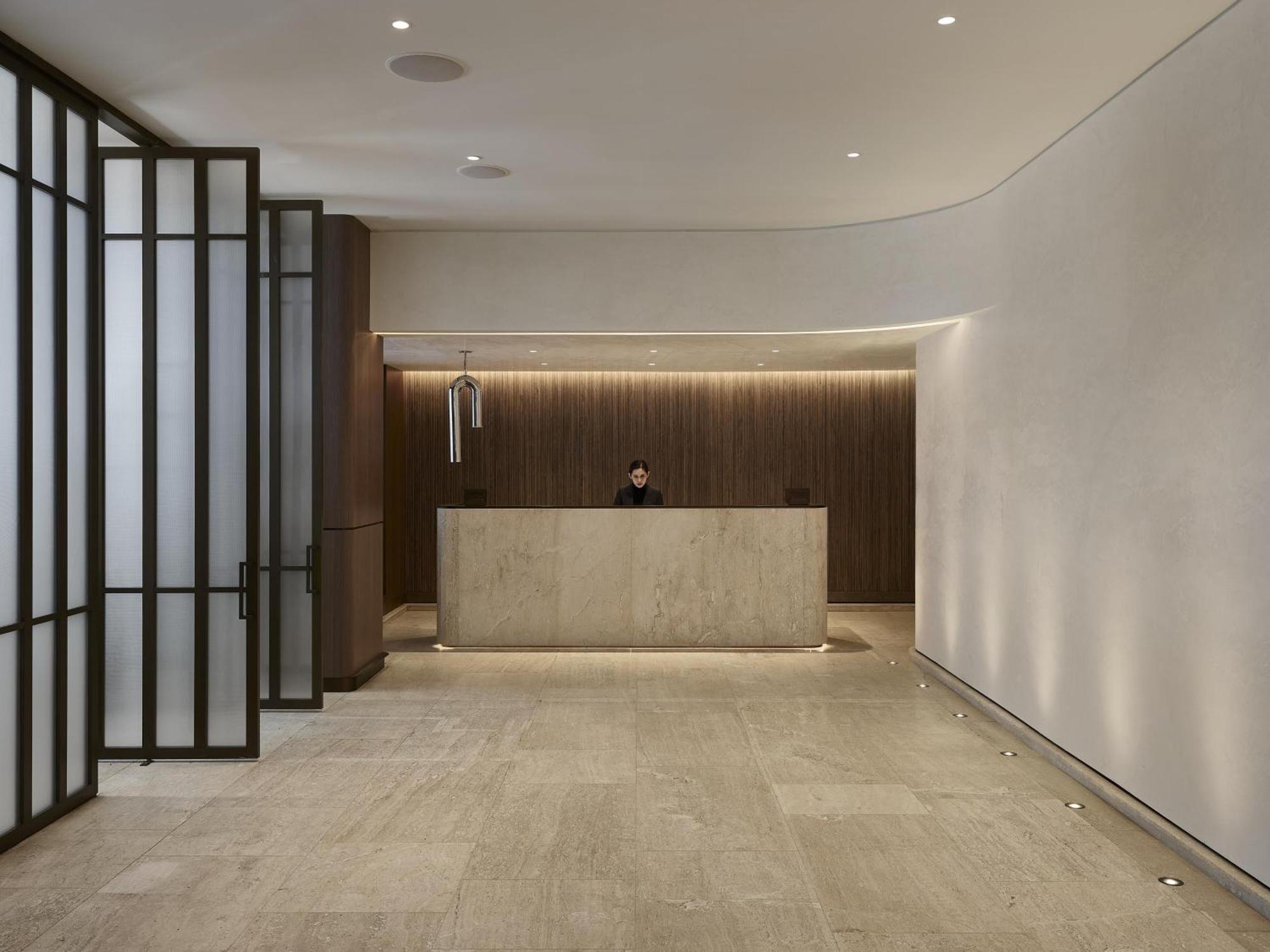 Vogue Hotel Montreal Downtown, Curio Collection By Hilton — Photos 2