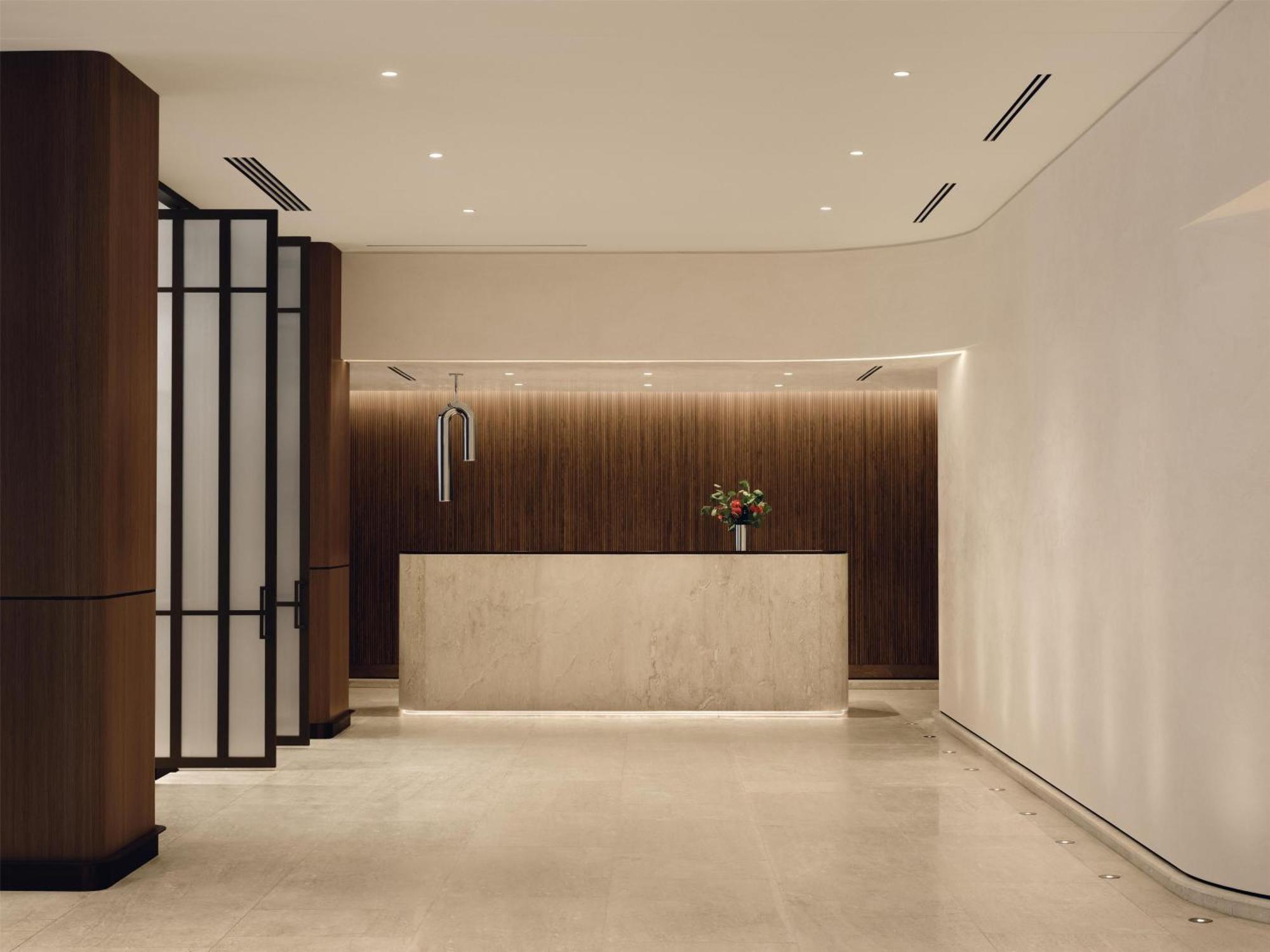 Vogue Hotel Montreal Downtown, Curio Collection By Hilton — Photos 1